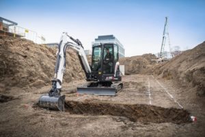 E35z pelle compacte bobcat sur chantier