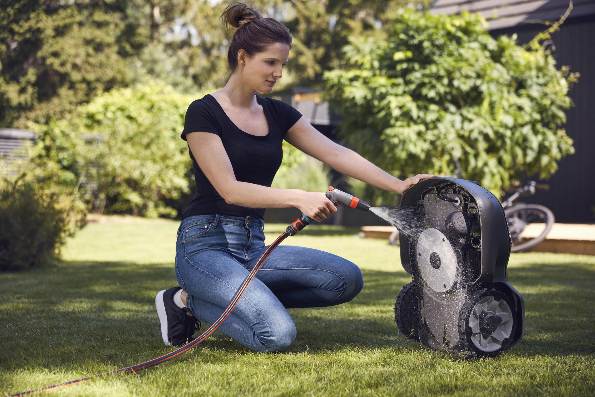 robot de tonte automower husqvarna en vente chez votre revendeur NOVA en région PACA Choissisez la tonte silencieuse et sans efforts pour votre jardin (3)